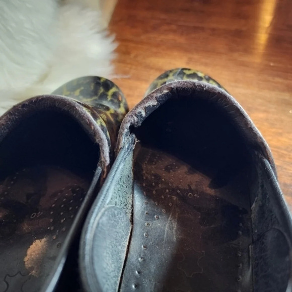 Dansko Green Patent  Leopard Clogs 40/10 - Picture 5 of 14